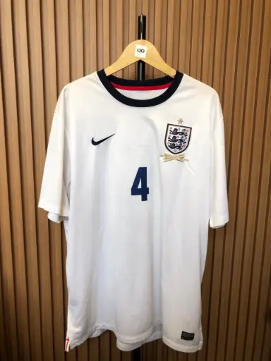 England Home Jersey 2013–2014 with No. 4 Steven Gerrard